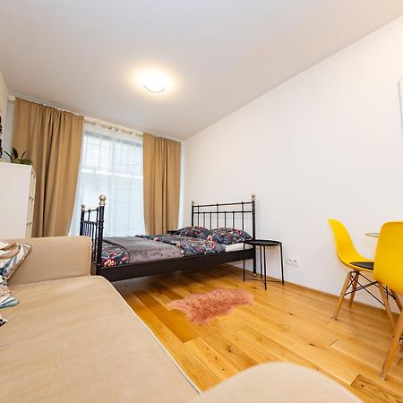 Lovely Studio Apartment, Free Parking 1,55 Hight Prague Luaran gambar